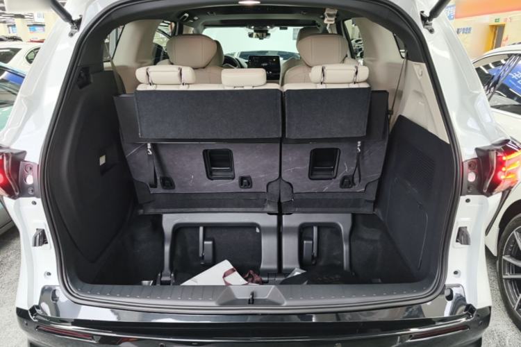 Used Toyota SIENNA 2024 2.5L Hybrid Luxury Edition Trunk