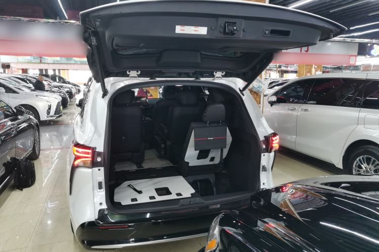 Used Toyota SIENNA 2024 2.5L Hybrid Four-Wheel Drive Prestige Edition Trunk
