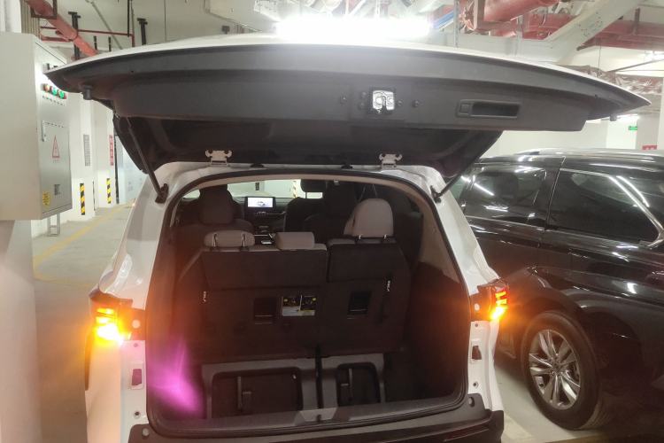 Used Toyota SIENNA 2024 2.5L Hybrid Comfort Edition Trunk