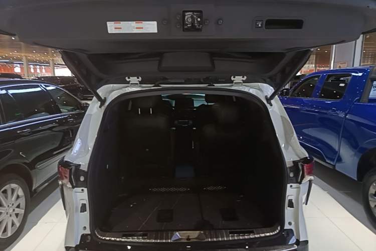 Used Toyota SIENNA 2024 2.5L Hybrid Luxury Edition Trunk