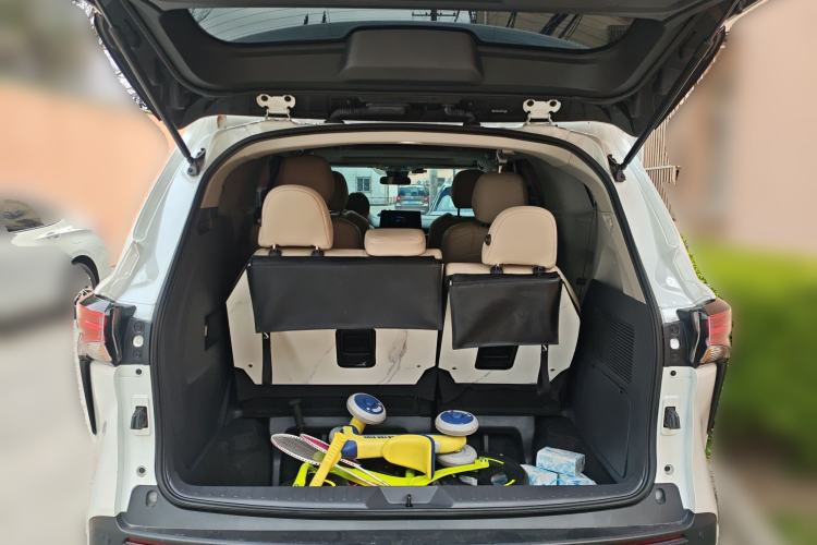 Used Toyota SIENNA 2024 2.5L Hybrid Comfort Edition Trunk