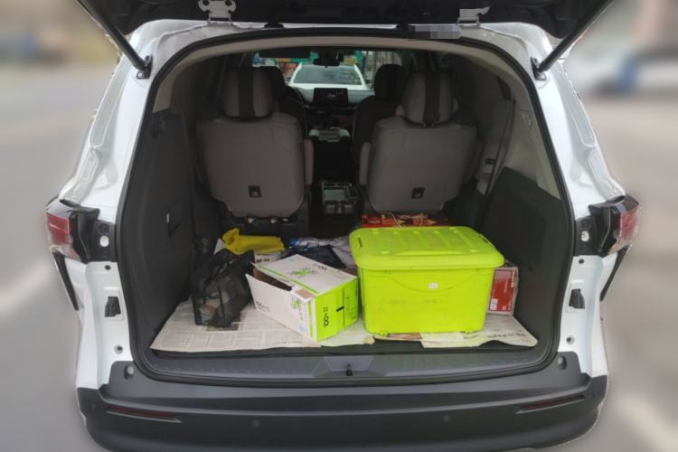 Used Toyota SIENNA 2024 2.5L Hybrid Comfort Edition Trunk