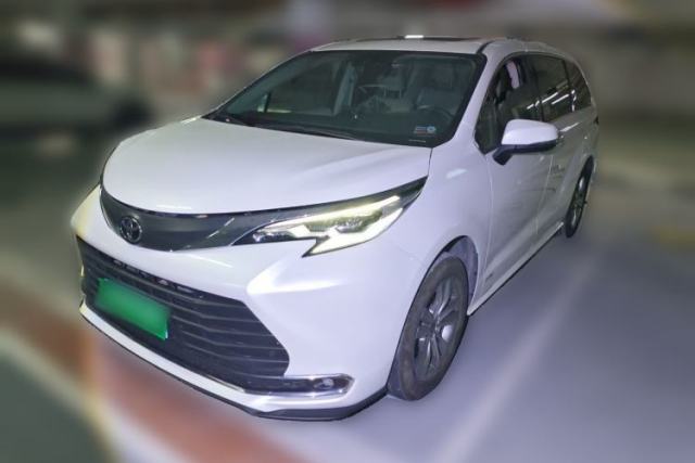 Toyota SIENNA 2024 2.5L Hybrid Comfort Edition مستعملة