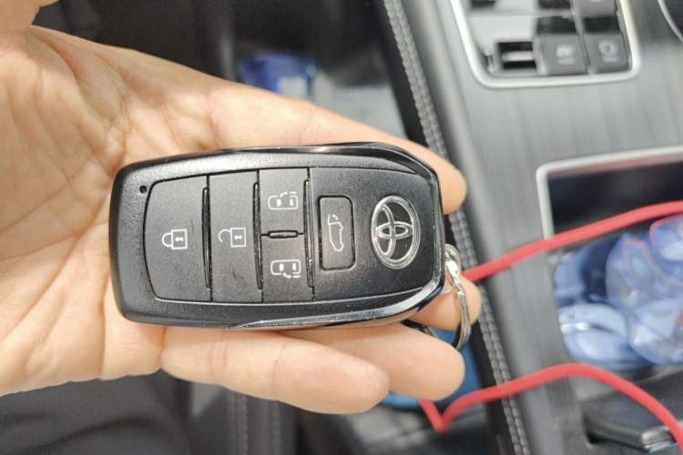 Used Toyota SIENNA 2024 2.5L Hybrid Four-Wheel Drive Prestige Edition Vehicle Key