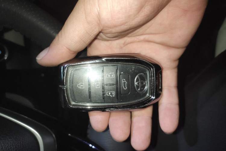 Used Toyota SIENNA 2024 2.5L Hybrid Luxury Edition Vehicle Key