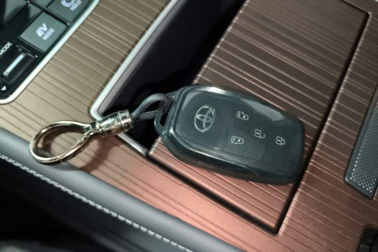 Used Toyota SIENNA 2024 2.5L Hybrid Comfort Edition Vehicle Key