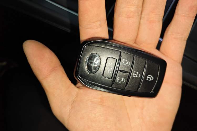 Used Toyota SIENNA 2024 2.5L Hybrid Prestige Deluxe Edition Vehicle Key