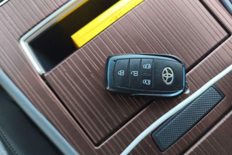 Used Toyota SIENNA 2024 2.5L Hybrid Comfort Edition Vehicle Key