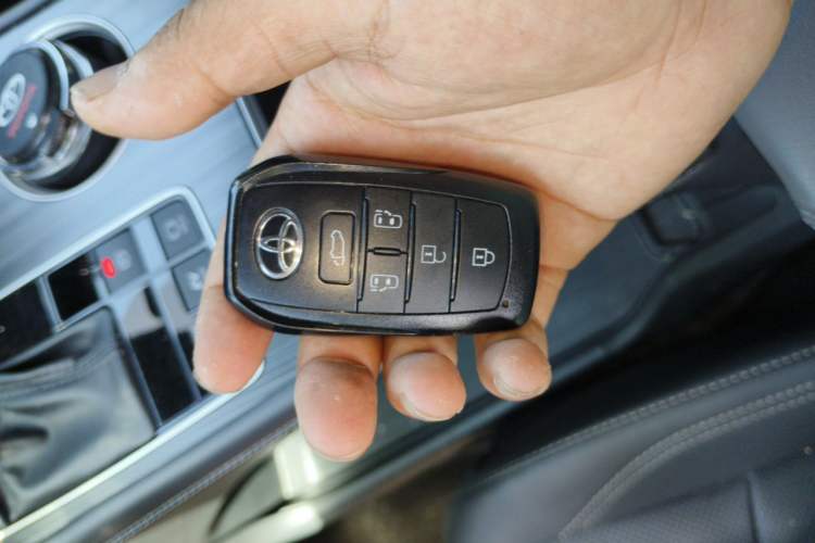 Used Toyota SIENNA 2024 2.5L Hybrid Prestige Deluxe Edition Vehicle Key