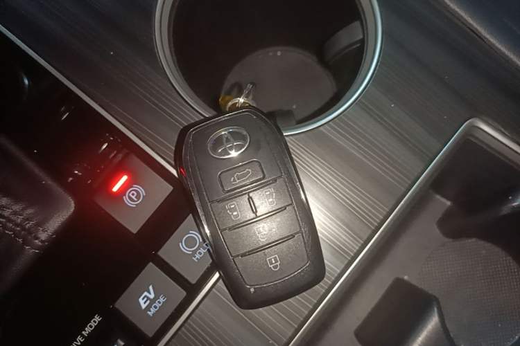 Used Toyota SIENNA 2024 2.5L Hybrid Four-Wheel Drive Prestige Edition Vehicle Key