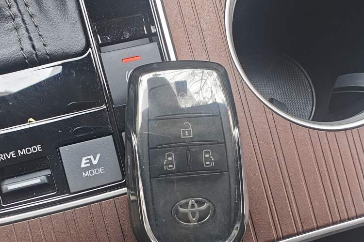 Used Toyota SIENNA 2024 2.5L Hybrid Comfort Edition Vehicle Key