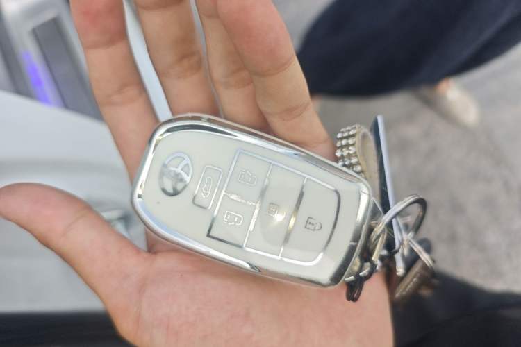 Used Toyota SIENNA 2024 2.5L Hybrid Comfort Edition Vehicle Key