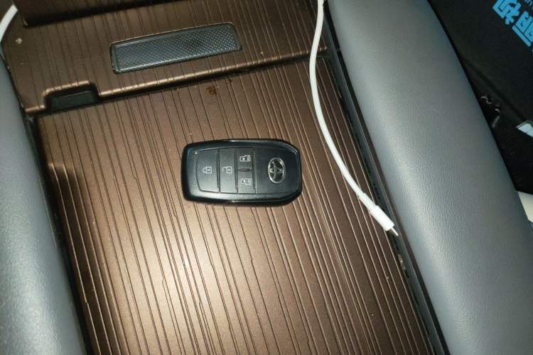 Used Toyota SIENNA 2024 2.5L Hybrid Comfort Edition Vehicle Key