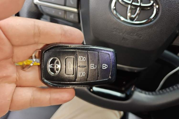 Used Toyota SIENNA 2024 2.5L Hybrid Four-Wheel Drive Prestige Edition Vehicle Key