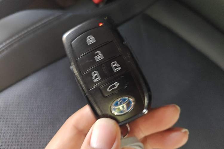 Used Toyota SIENNA 2024 2.5L Hybrid Luxury Edition Vehicle Key