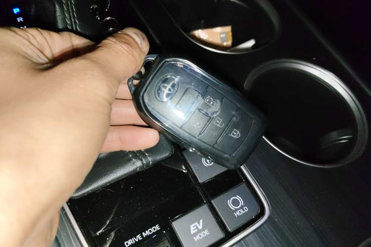 Used Toyota SIENNA 2024 2.5L Hybrid Four-Wheel Drive Prestige Edition Vehicle Key