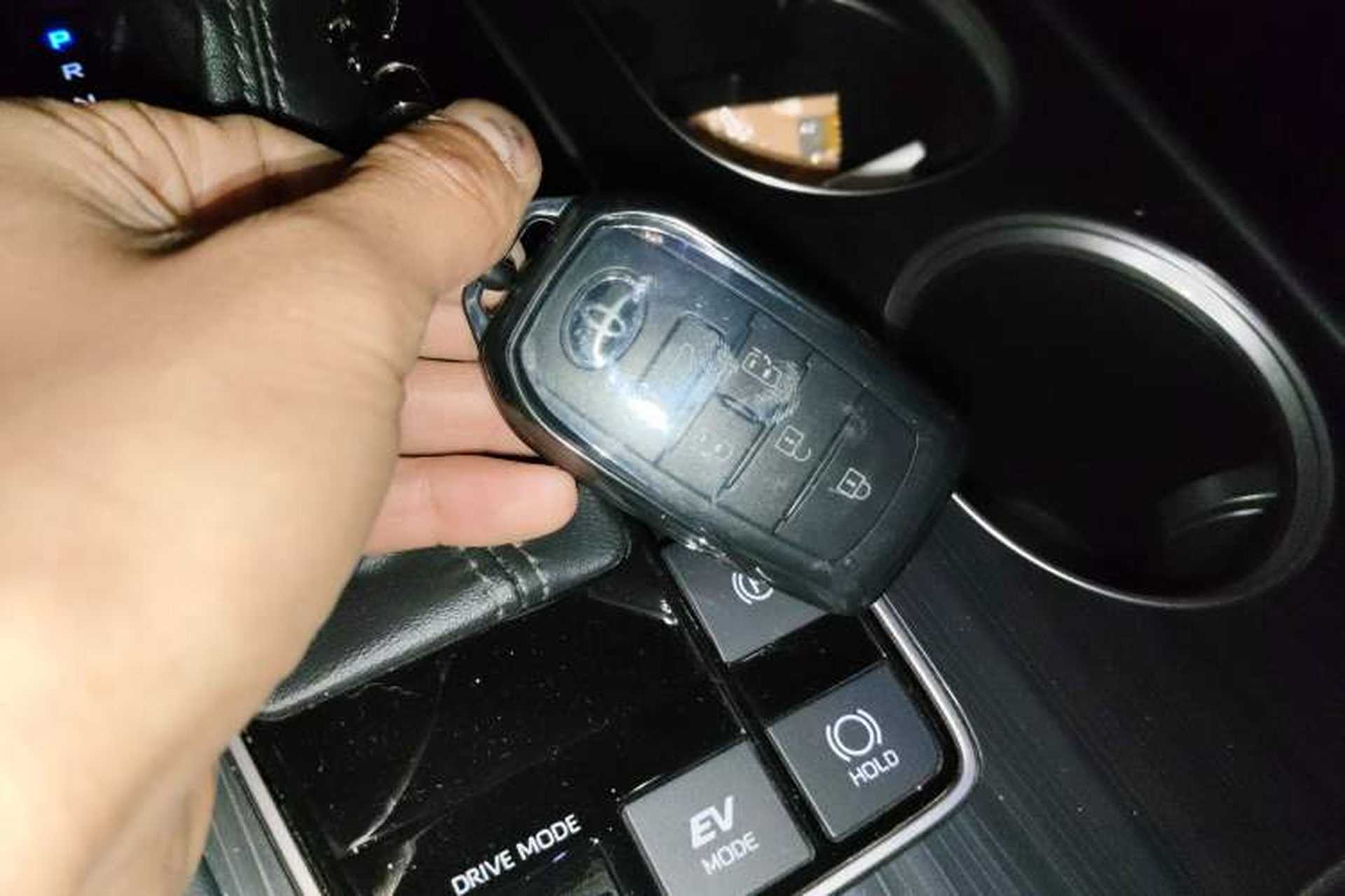 Used Toyota SIENNA 2024 2.5L Hybrid Four-Wheel Drive Prestige Edition Vehicle Key