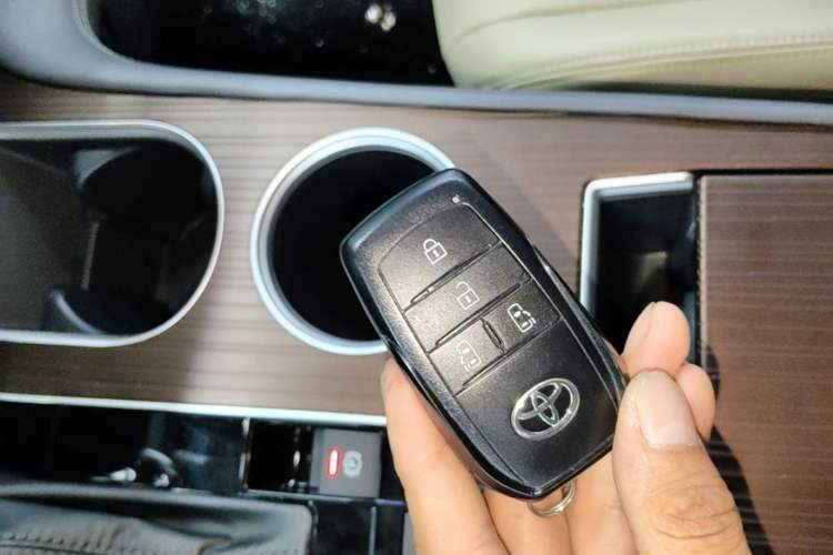 Used Toyota SIENNA 2024 2.5L Hybrid Comfort Edition Vehicle Key
