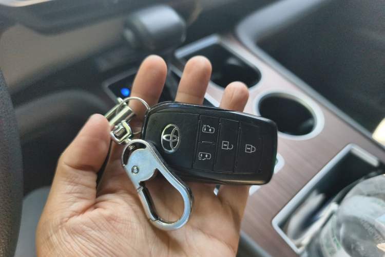 Used Toyota SIENNA 2024 2.5L Hybrid Comfort Edition Vehicle Key