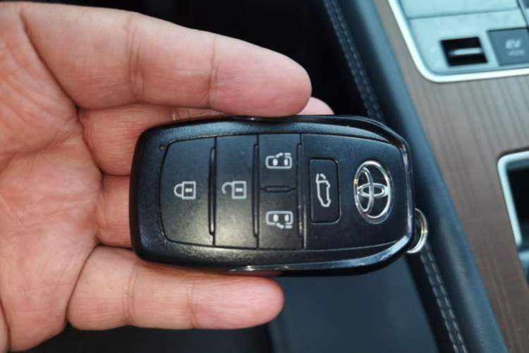 Used Toyota SIENNA 2024 2.5L Hybrid Four-Wheel Drive Luxury Edition Vehicle Key