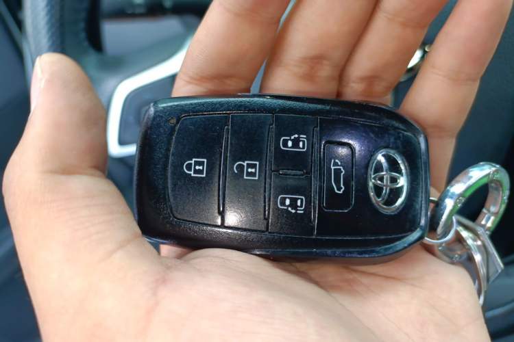 Used Toyota SIENNA 2024 2.5L Hybrid Four-Wheel Drive Luxury Edition Vehicle Key