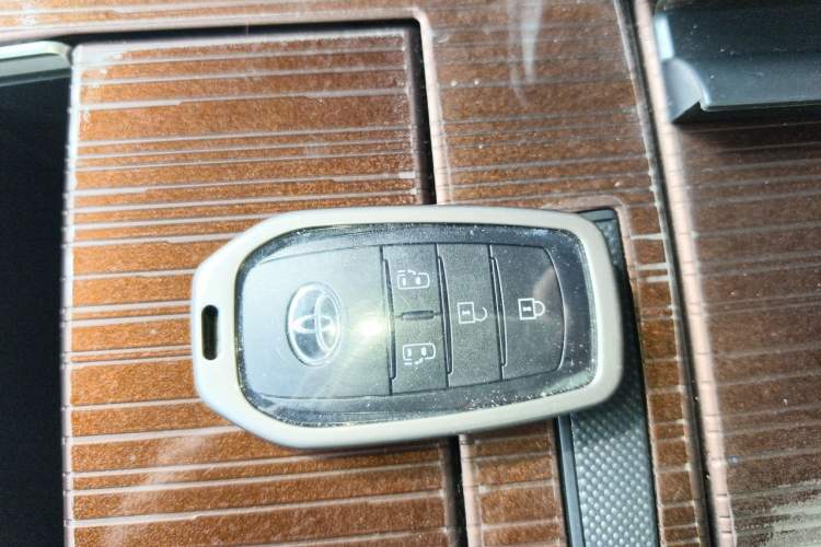 Used Toyota SIENNA 2024 2.5L Hybrid Comfort Edition Vehicle Key