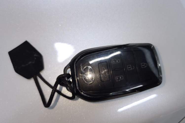 Used Toyota SIENNA 2024 2.5L Hybrid Four-Wheel Drive Prestige Edition Vehicle Key