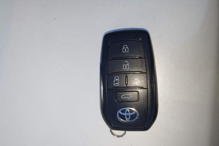 Used Toyota SIENNA 2024 2.5L Hybrid Four-Wheel Drive Prestige Edition Vehicle Key