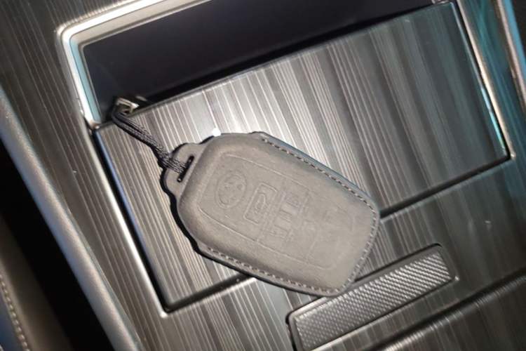 Used Toyota SIENNA 2024 2.5L Hybrid Platinum Edition Vehicle Key