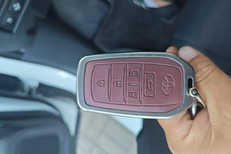 Used Toyota SIENNA 2024 2.5L Hybrid Four-Wheel Drive Luxury Edition Vehicle Key
