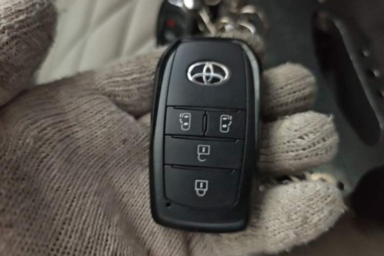 Used Toyota SIENNA 2024 2.5L Hybrid Comfort Edition Vehicle Key