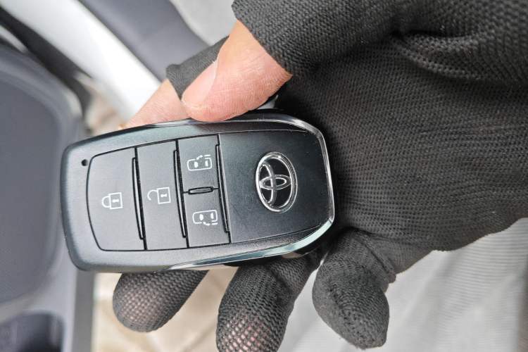 Used Toyota SIENNA 2024 2.5L Hybrid Comfort Edition Vehicle Key