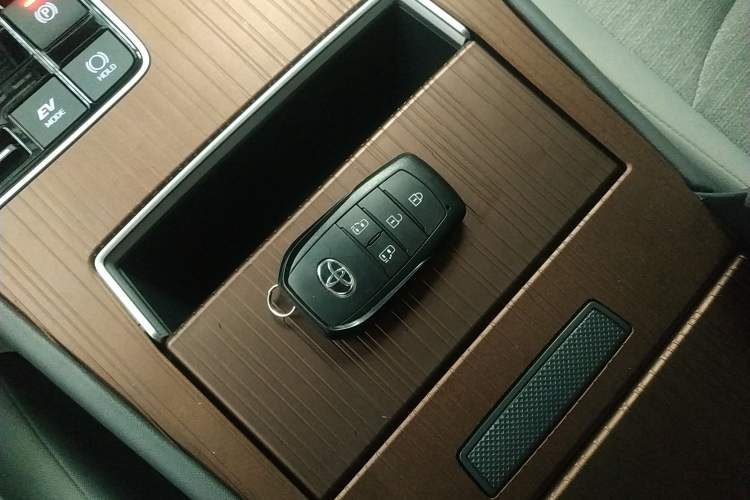 Used Toyota SIENNA 2024 2.5L Hybrid Comfort Edition Vehicle Key