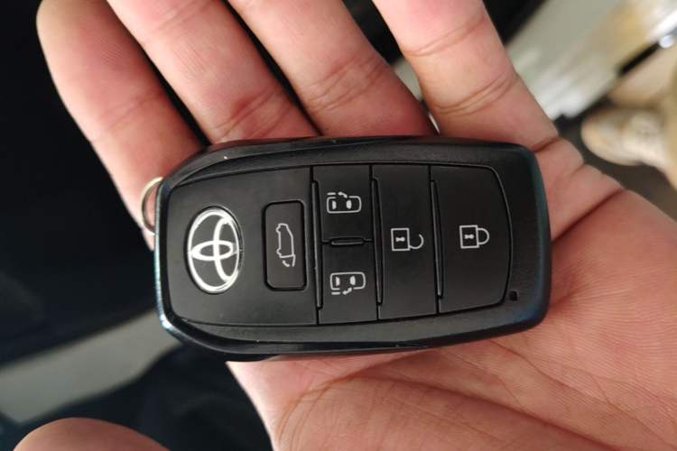 Used Toyota SIENNA 2024 2.5L Hybrid Platinum Edition Vehicle Key