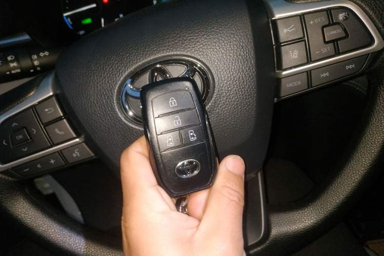 Used Toyota SIENNA 2024 2.5L Hybrid Comfort Edition Vehicle Key