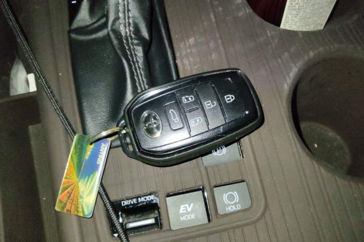 Used Toyota SIENNA 2024 2.5L Hybrid Prestige Deluxe Edition Vehicle Key