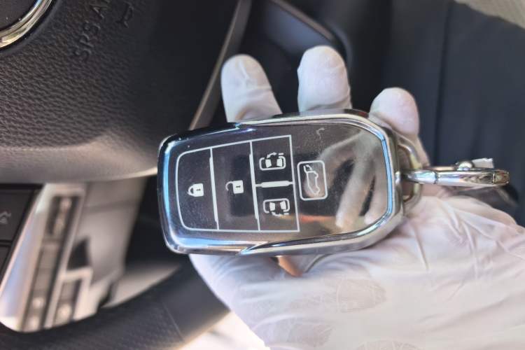 Used Toyota SIENNA 2024 2.5L Hybrid Comfort Edition Vehicle Key