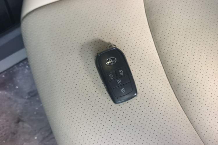 Used Toyota SIENNA 2024 2.5L Hybrid Comfort Edition Vehicle Key
