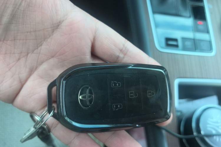 Used Toyota SIENNA 2024 2.5L Hybrid Comfort Edition Vehicle Key
