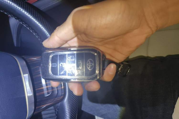 Used Toyota SIENNA 2024 2.5L Hybrid Comfort Edition Vehicle Key