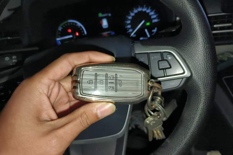 Used Toyota SIENNA 2024 2.5L Hybrid Comfort Edition Vehicle Key