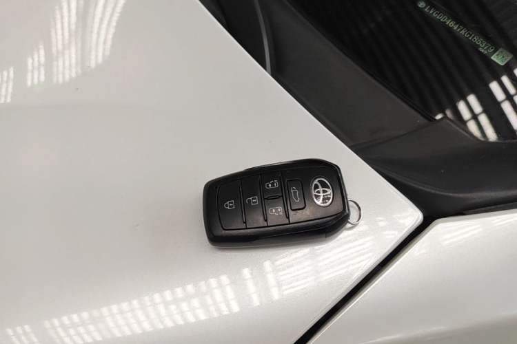 Used Toyota SIENNA 2024 2.5L Hybrid Luxury Edition Vehicle Key