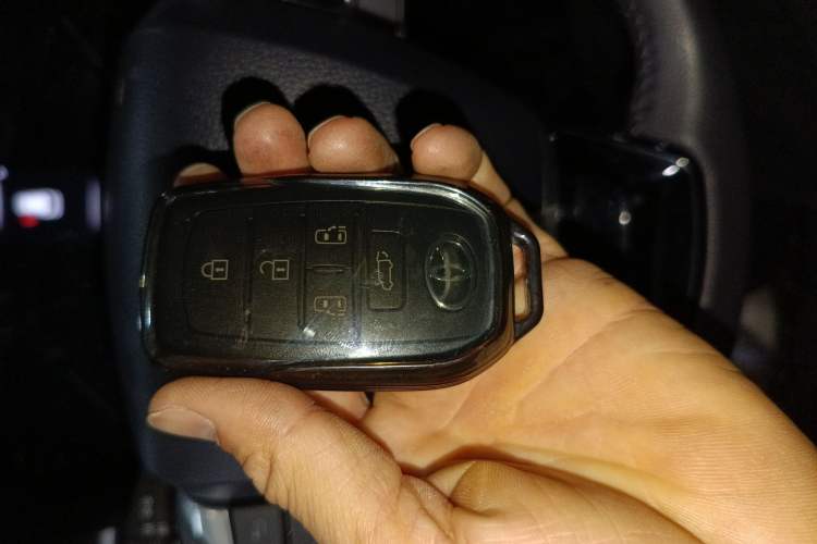 Used Toyota SIENNA 2024 2.5L Hybrid Four-Wheel Drive Prestige Edition Vehicle Key