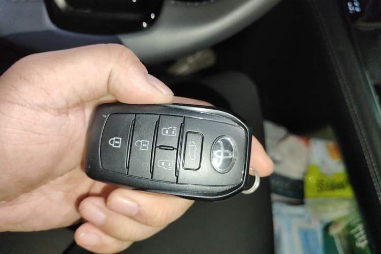 Used Toyota SIENNA 2024 2.5L Hybrid Prestige Deluxe Edition Vehicle Key