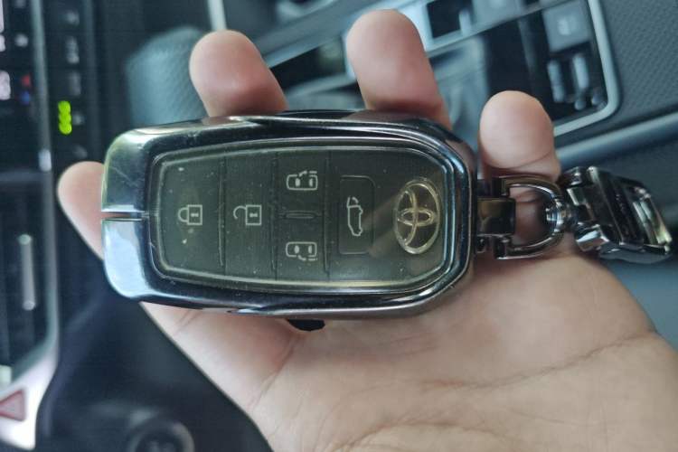 Used Toyota SIENNA 2024 2.5L Hybrid Four-Wheel Drive Luxury Edition Vehicle Key