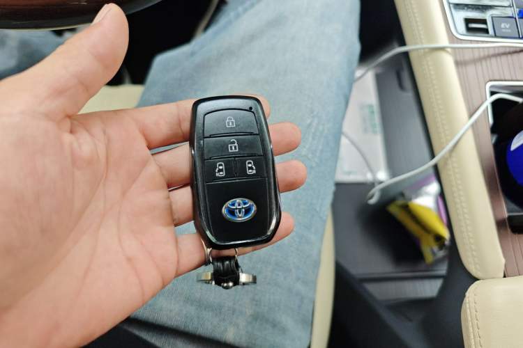 Used Toyota SIENNA 2024 2.5L Hybrid Comfort Edition Vehicle Key