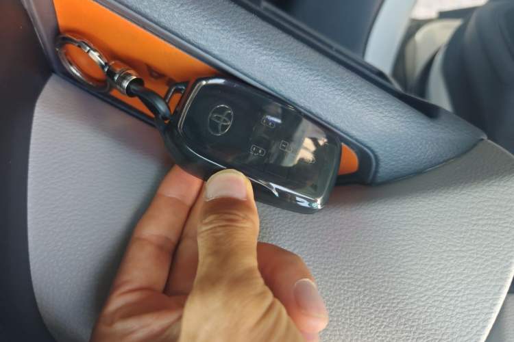 Used Toyota SIENNA 2024 2.5L Hybrid Comfort Edition Vehicle Key