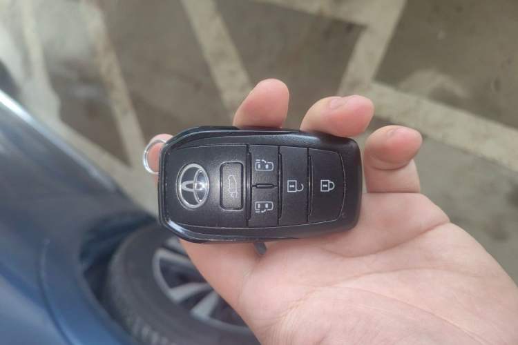 Used Toyota SIENNA 2024 2.5L Hybrid Platinum Edition Vehicle Key