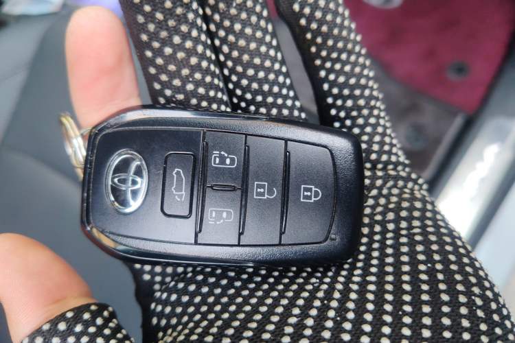 Used Toyota SIENNA 2024 2.5L Hybrid Four-Wheel Drive Prestige Edition Vehicle Key