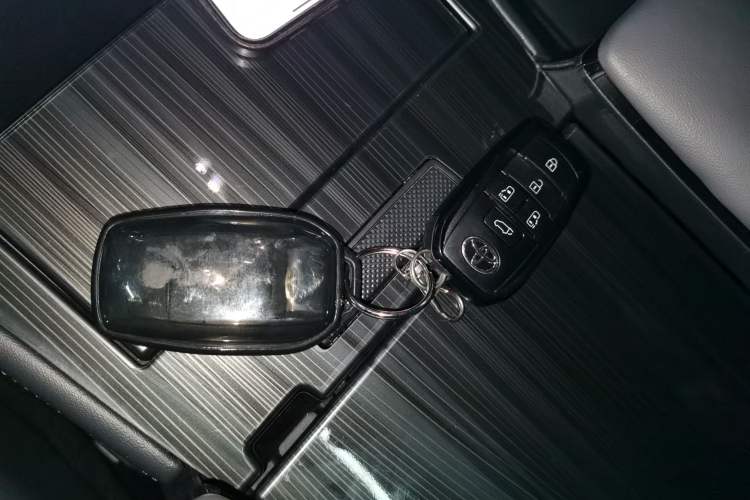 Used Toyota SIENNA 2024 2.5L Hybrid Four-Wheel Drive Prestige Edition Vehicle Key